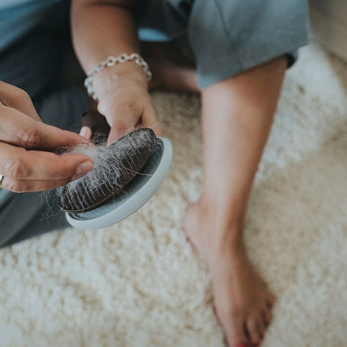 Self-Cleaning Pet Grooming Brush